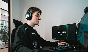 Nyhrox spiller