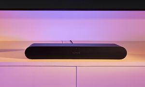 Sonos-Sort Snos Ray soundbar under TV