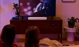 Sonos-Par ser på TV i mørket