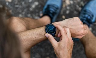 Telecom - Smartwatch - A man wearing a smartwatch