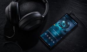 Sony Xperia 1 IV og hovedtelefoner