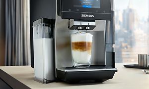 Siemens EQ700 og en kop kaffe