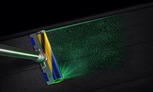 Laserlys til Dyson V12 Slim illustreret på snavset gulv