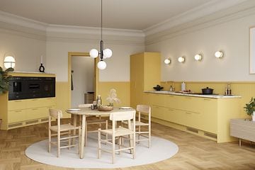 Åbent gult Epoq-køkken (Trend Mellow) med et rundt middagsbord i midten