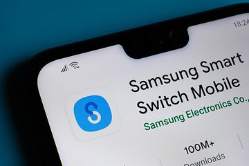 Samsung Smart Switch-mobilapp set på skærmen af Samsung-mobil