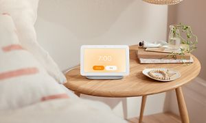 Google Nest - med en alarm sat til klokken 7