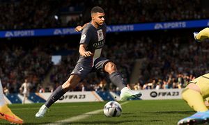 FIFA 23 - Mbappe spiller fodbold på et stadion