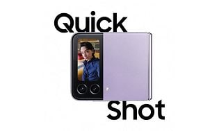 Samsung Galaxy Z Flip 4 med teksten "Quick Shot"