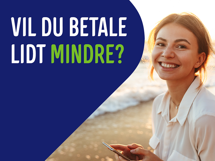 CS - DK - Trade-in - Smiling woman on beach holding smartphone and text Do you want to pay less 1600