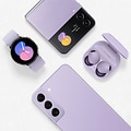 Samsung smartphone, smartwatch og earbuds i lilla farve
