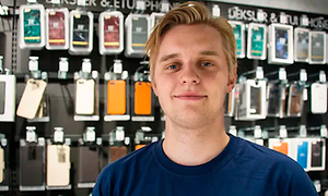 Eljøp Employee in front of phone covers in store