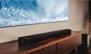 Samsung Soundbar under et tv i stuen