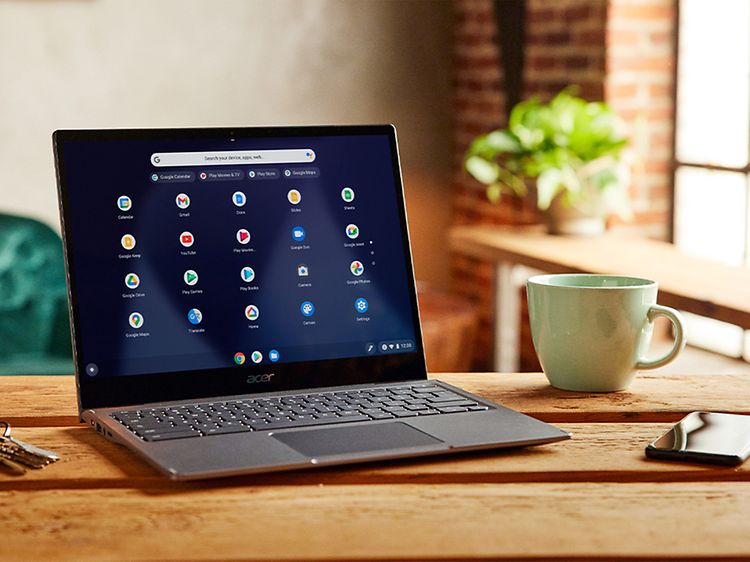 Google - Chromebook - Top billede (desktop) - Acer Spin på toppen af bordet i en cafe, der viser skrivebordet
