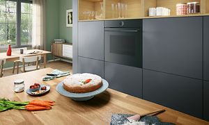 Integreret Bosch accent line ovn og en gulerodskage