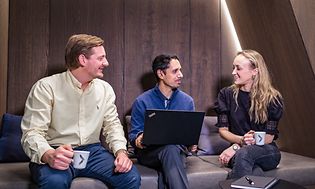 Elkjøp-medarbejdere på det nordiske bagkontor