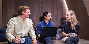 Elkjøp-medarbejdere på det nordiske bagkontor