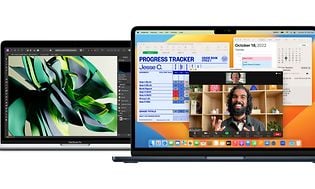 Apple - To åbne macbooks ved siden af hinanden på en hvid baggrund