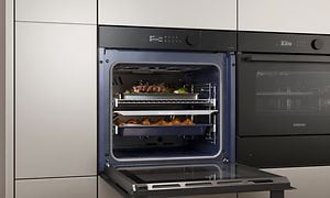 Indbygget Samsung ovn med åben dør