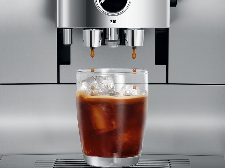 Jura - Kaffemaskine med en kaffe med isterninger