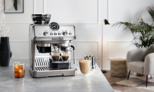 Delonghi La Specialista Arte Evo kaffemaskine på et køkkenbord