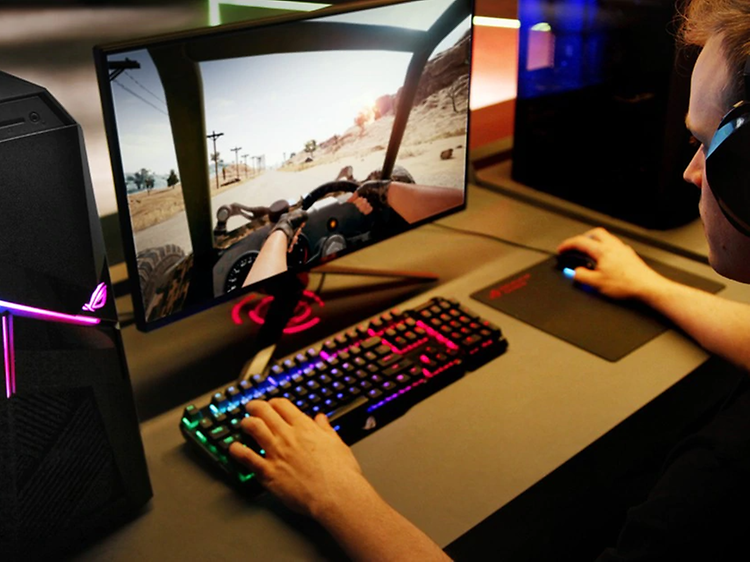 Asus ROG - En gamer, der spiller PUBG