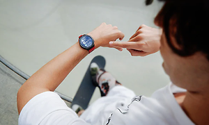 person der checker sit smartwatch