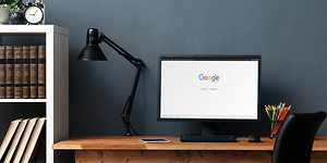 Computer på hjemmekontor