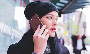 9989612400c47475e320e31b3c79e82a-girlphone (1)