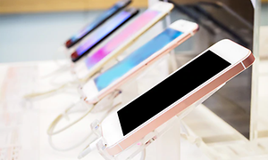 Telefoner på række i butik