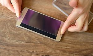 Montering af skærmbeskyttelse på telefon