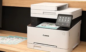 i-SENSYS printer på et bord