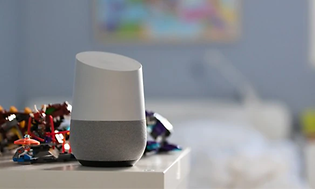 google home placeret på et børneværelse