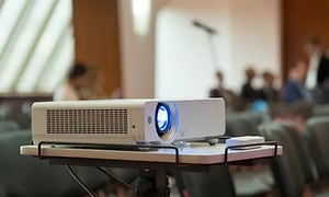 en projektor til præsentationer på skolen eller kontoret