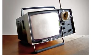 Retro Sony Mini-TV på et bord