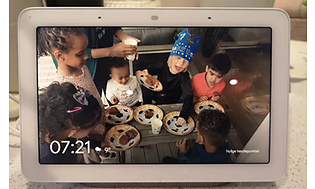 Google Nest galleri der viser et billede af en børnefødselsdag