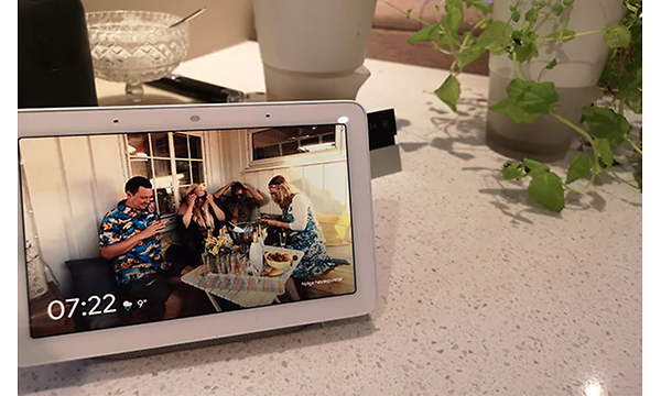 Google Nest galleri der viser et billede fra en fest